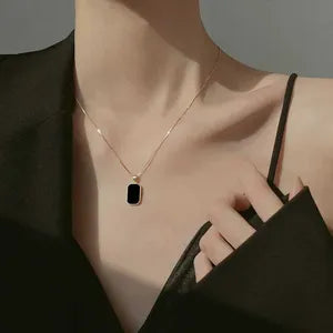 Minimalist Gold Rectangular Pendant Necklace – Black Stone Stainless Steel Chain for Women