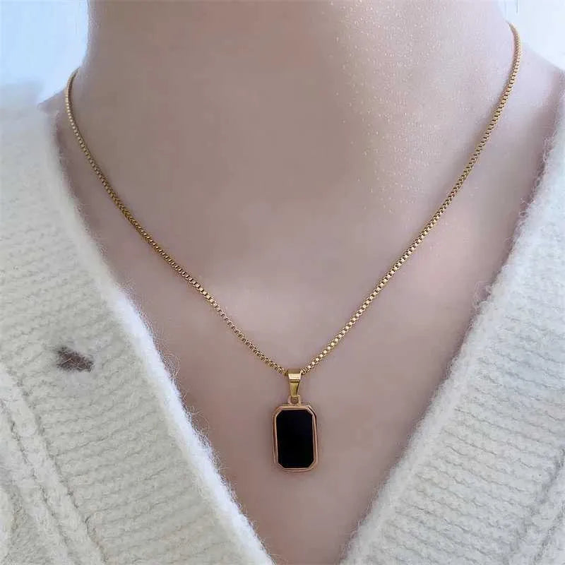 Minimalist Gold Rectangular Pendant Necklace – Black Stone Stainless Steel Chain for Women